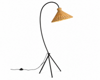 Lampadaire arc en rotin et métal noir | MATO